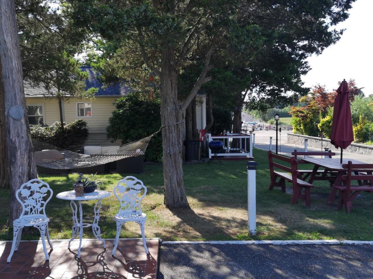Bay Watch Hotel And Marina Хамптън Бейс Екстериор снимка